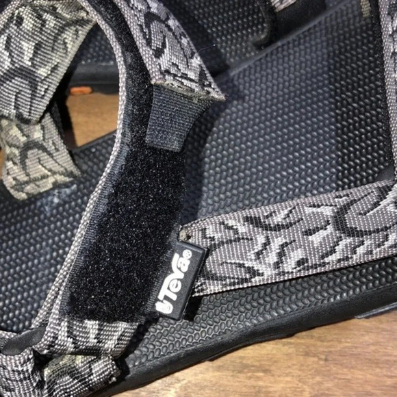 Teva size 8 black camo sandals main image 4